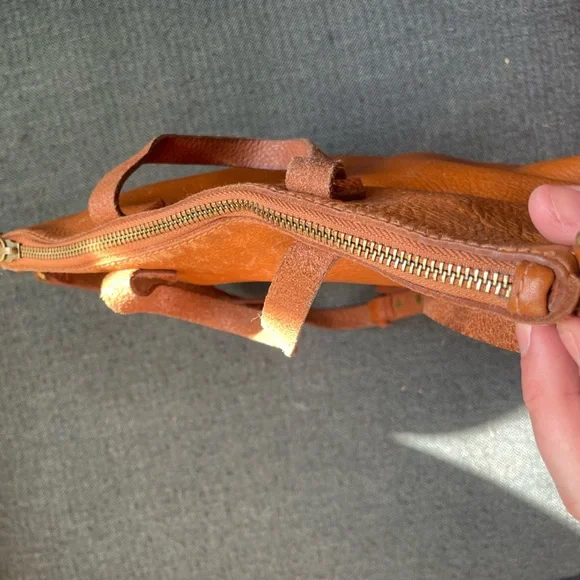 Madewell zip top transport crossbody leather bag - Picture 5 of 8